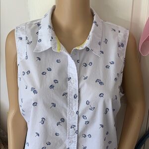 Sleeveless button down white shirt with blue umbrellas XL